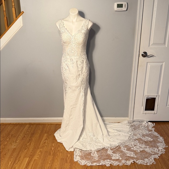 Unbranded Dresses & Skirts - Ivory Lace Bridal Gown